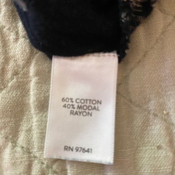 J. jill Top.  Off shoulder or on .  Size L Petite - Picture 6 of 6